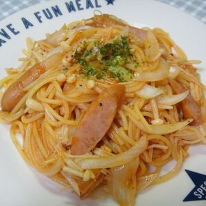 ウインナーと玉ねぎとえのきのケチャップパスタ